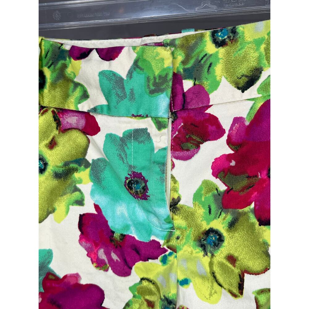 The Limited "Drew Fit" green/fuchsia floral print shorts size 12 - Picture 3 of 5